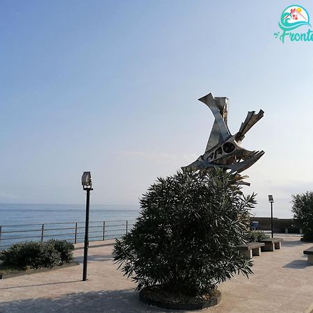 Casa Fronte Mare Villa Santa Teresa di Riva Kültér fotó